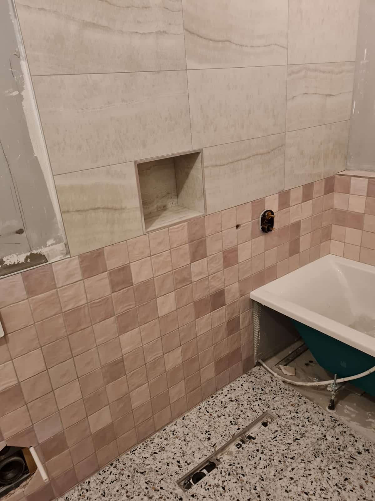 Terrazzo effect porcelain floor tile, Ceppo di colour blanco floor tile, zellige style Pink 100x100 bathroom wall tiles, bathtub, Bathroom. Bathroom niche, recess drain channel